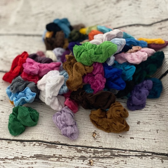Set of 4 Velvet Scrunchies- Assorted/ Random Colors NWOT - Picture 6 of 6
